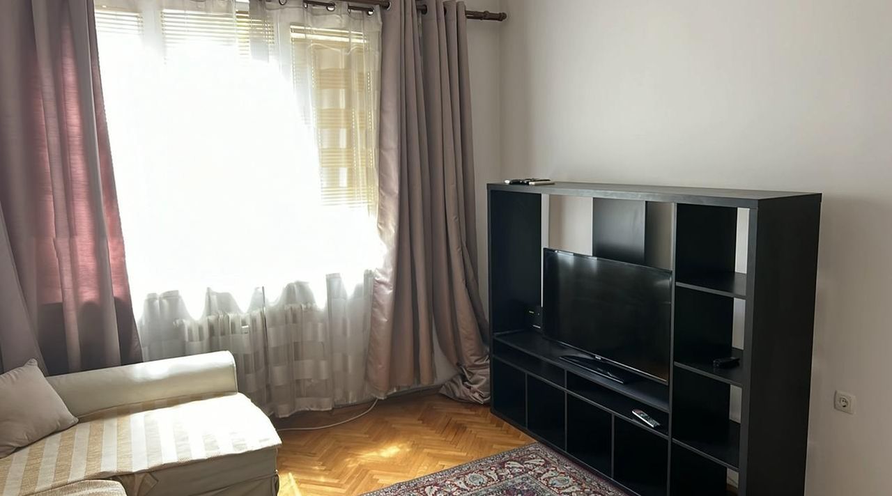 Дава се под наем Двустаен апартамент в София, Център - 83 кв.м за 900 € - Снимка #1
