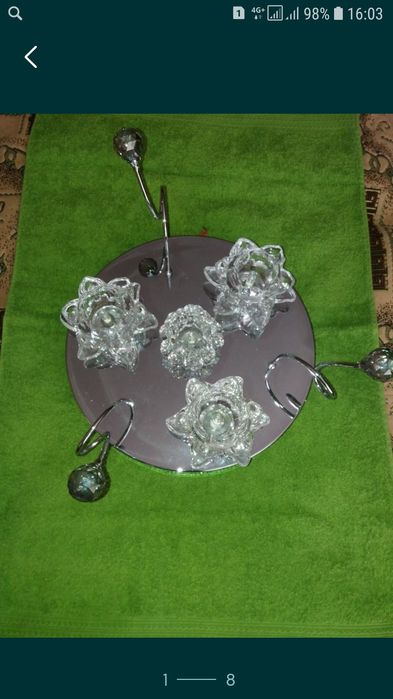 Люстра с галогеновыми лампочками.