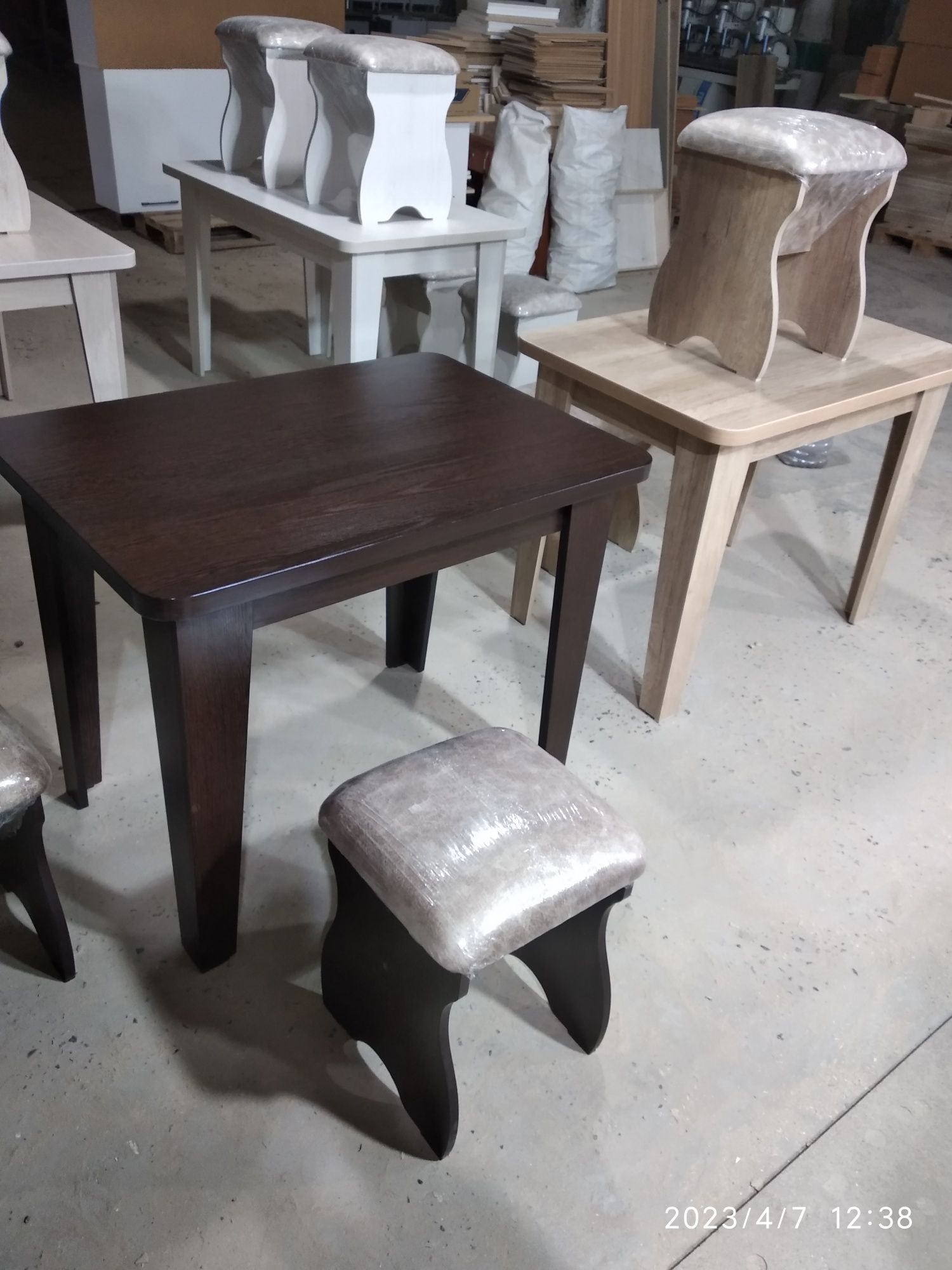 Стол и 6 стульев для кухни