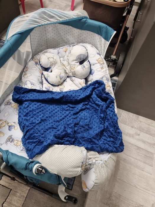 Vand patut copil și cuib cu pernuța și paturică