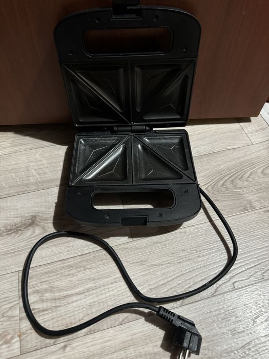 Продам Сэндвичницу