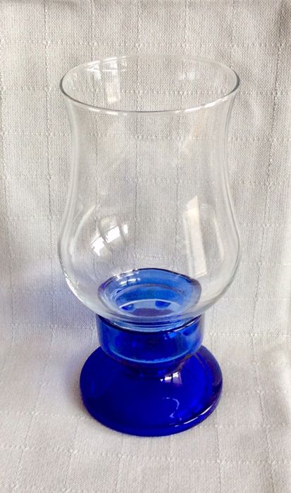 свещник - стъклен - състои се от 2 части