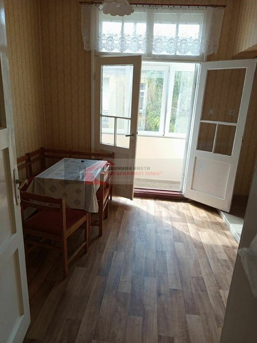 Дава под наем 3-стаен гр. София - Център 99m²