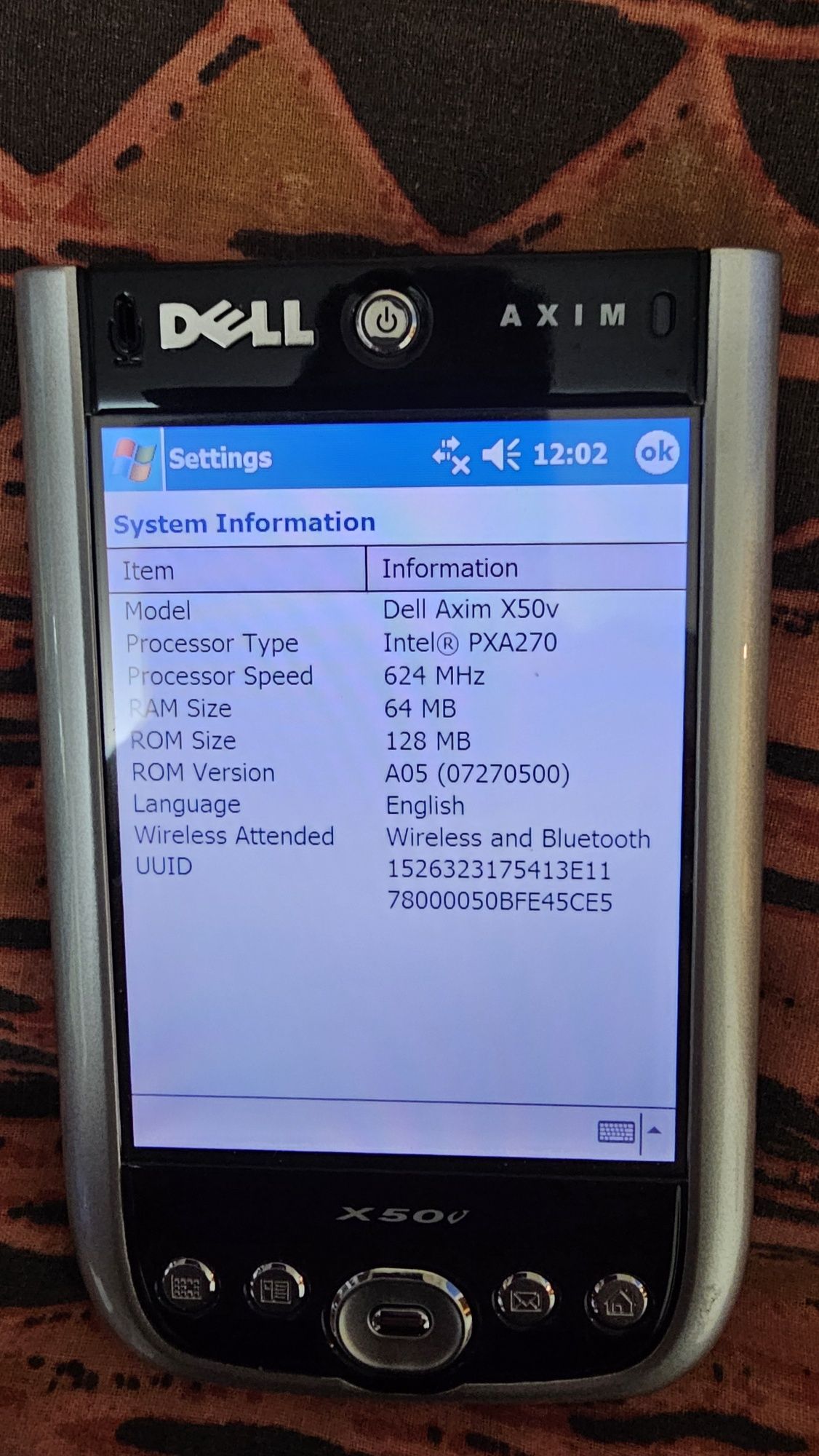 Продавам джобен компютър Dell Axim X50v