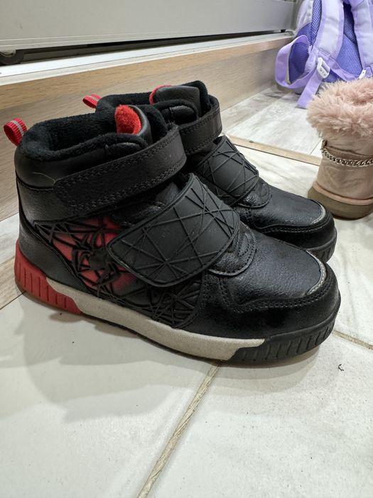 Продам десисезонные ботинки для мальчика