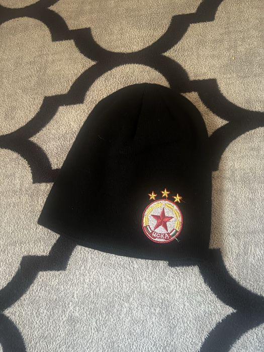Продавам зимна шапка на Цска,нова!