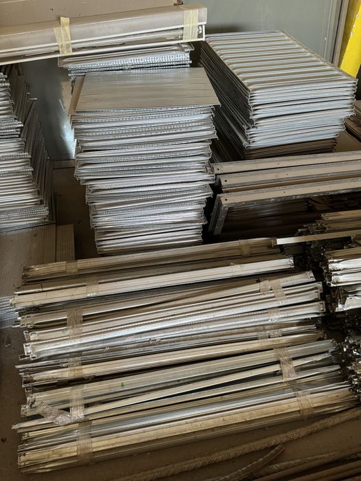 Метални стелажи