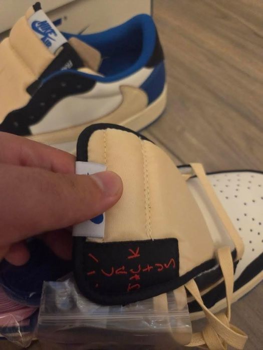 Jordan 1 travis fragment noi 45, 39