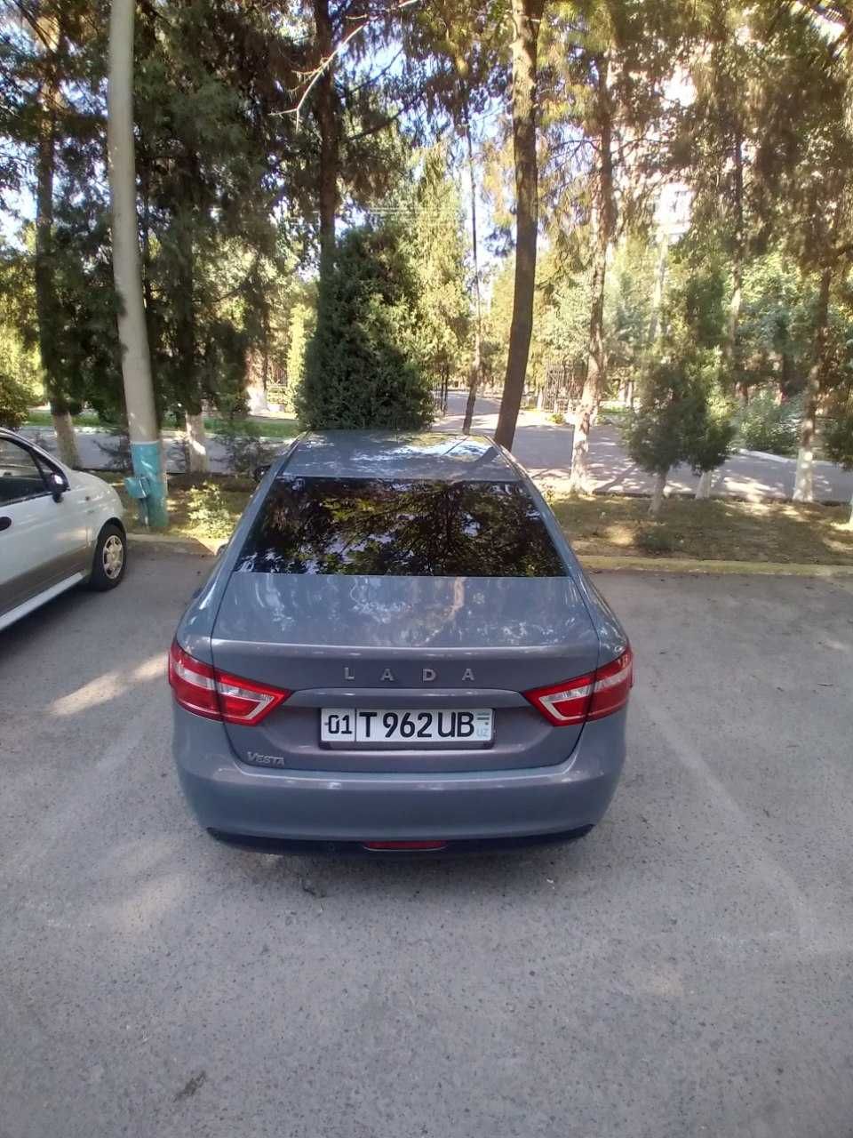 Lada Vesta  sotiladi!!