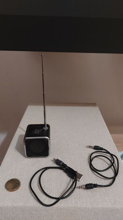 Mini boxa bluetooth cu radio