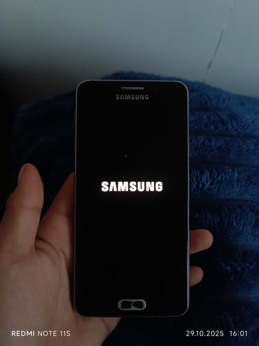 Продам срочно самсунг галакси а3