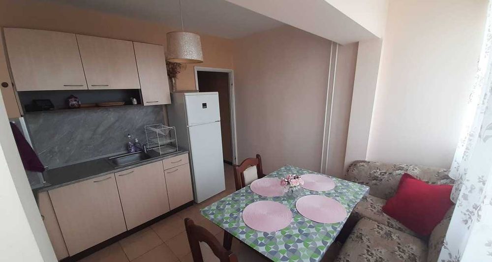 Дава се под наем Двустаен апартамент в Бургас, Славейков - 61 кв.м за 230 € - Снимка #1