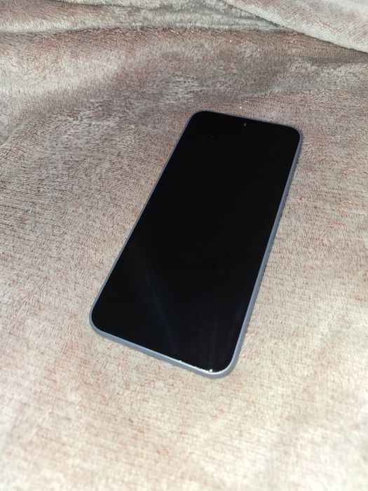 Продавам 2х Solana Seeker phone