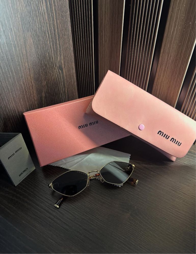 Слънчеви очила Miu Miu