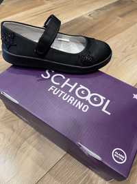 Школьные туфли