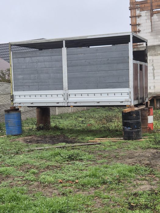 Vând bene de iveco cu structură metalică din Galvan și schelet !