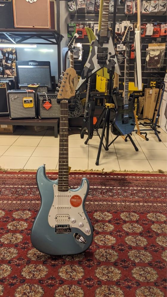 Электрогитара Squier FSR Affinity Series Stratocaster HSS