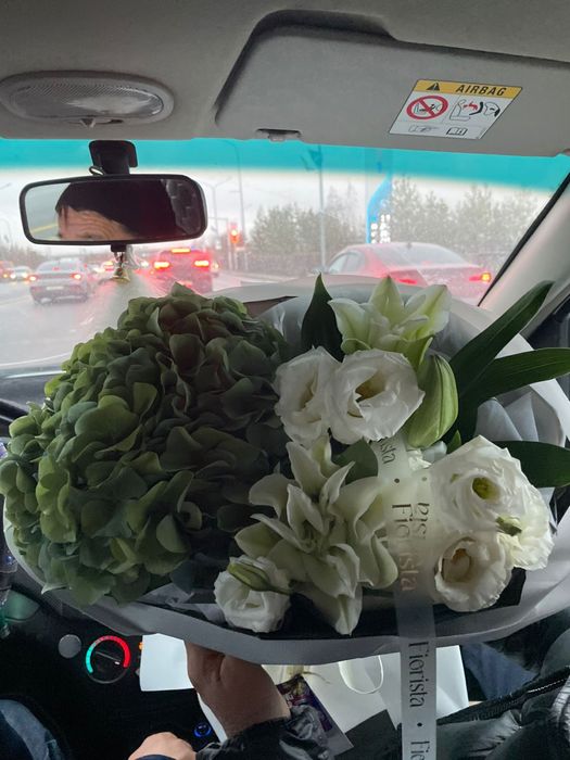 Букет цветов зеленые гортензии