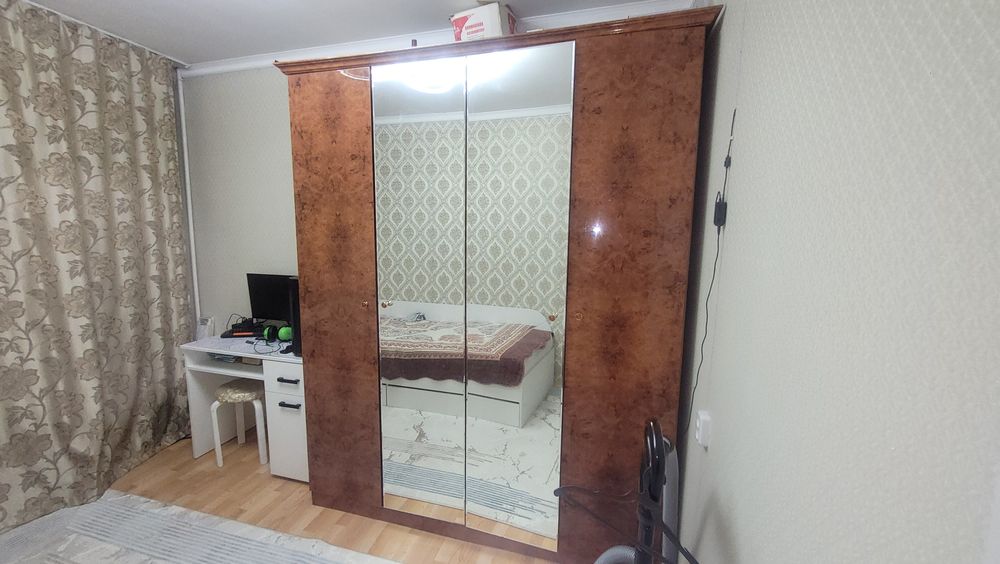 Срочно продам большой вместительный шкаф