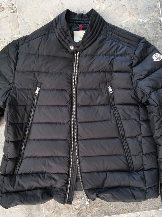 Vând geaca Moncler originala