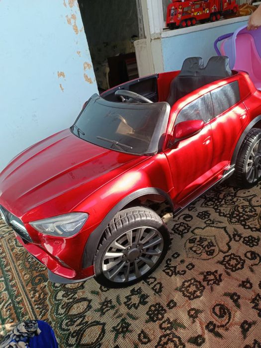 Детская электромашинка, 2 двигателя, отличное состояние