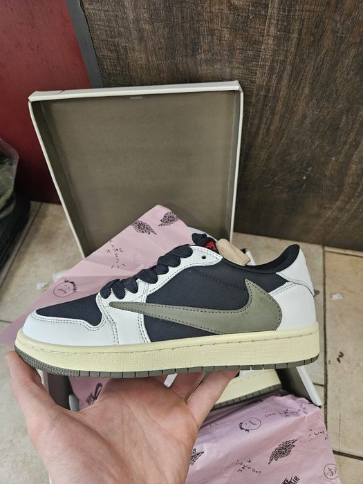 Маратонки Nike air force x travis scott