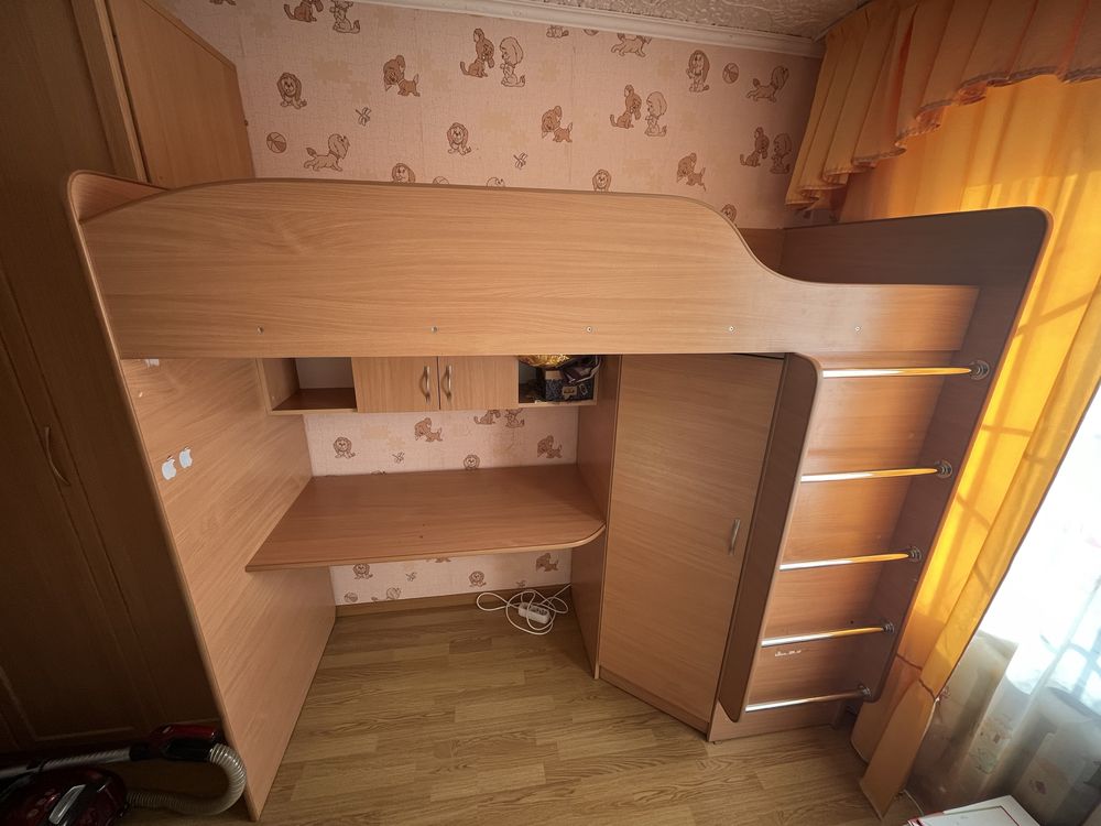 Уголок школьника 3 в 1 кровать, стол ,шкаф. Детская мебель кровать