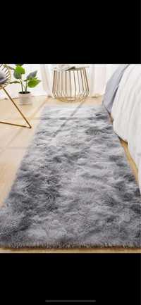 Пухено килимче за дома