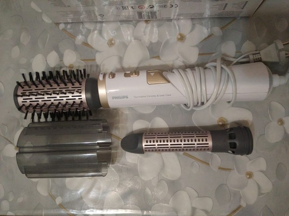 Фен-расческа Philips