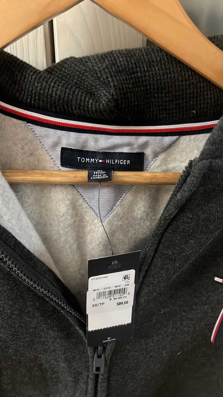 Продам утепленный спортивный костюм от Tommy Hilfiger