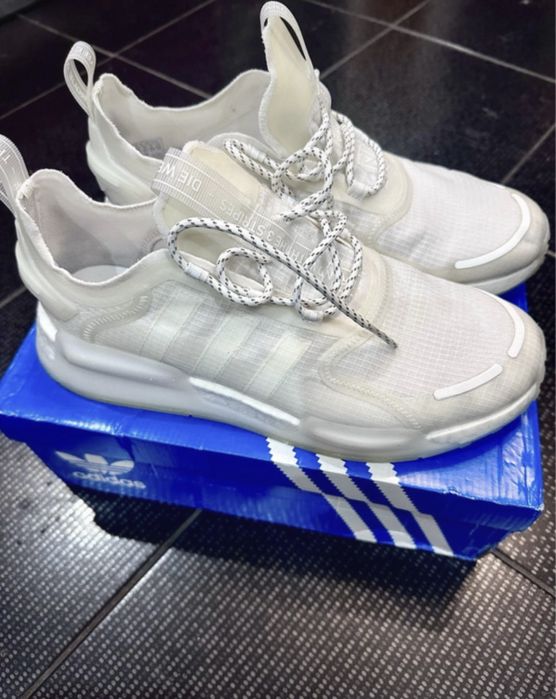 Adidas NMD V3 marime 45,5