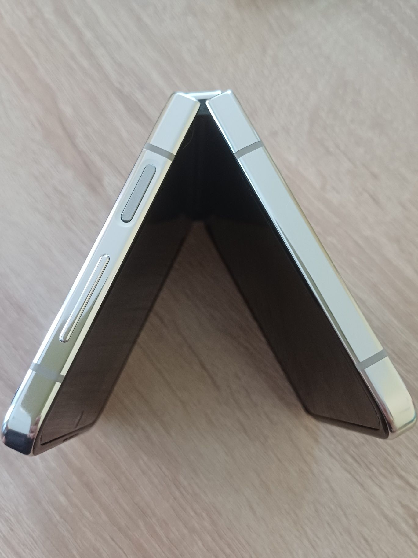 Samsung Galaxy Flip 5