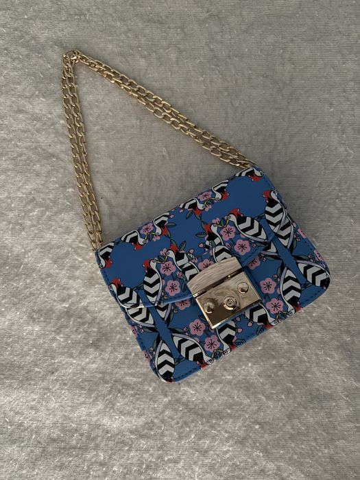 Малка, синя чанта