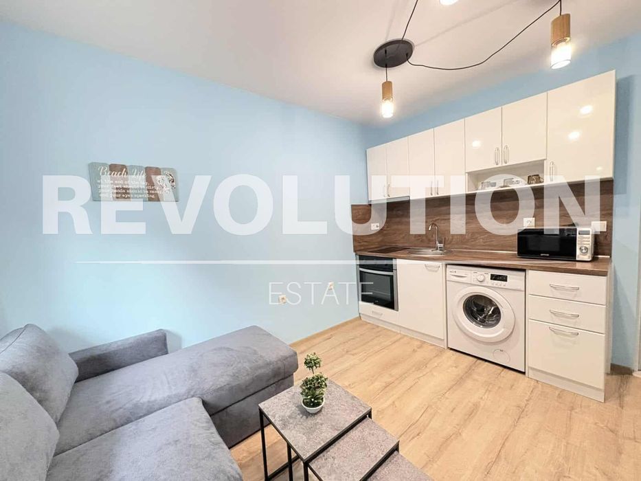 Дава се под наем Двустаен апартамент в Варна, Център - 54 кв.м за 677.79 € - Снимка #2