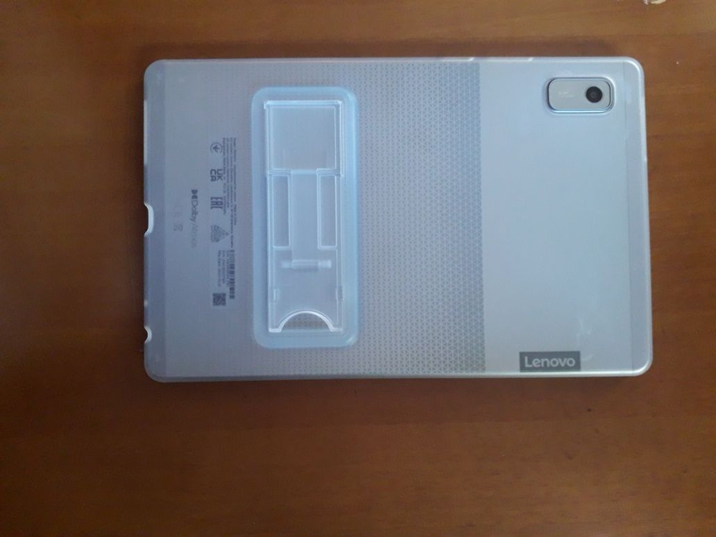 Продавам нов таблет LENOVO Tab M9