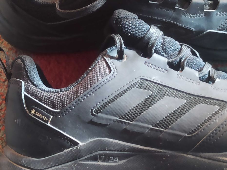 маратонки Адидас ,Гортекс 44,5, Терекс