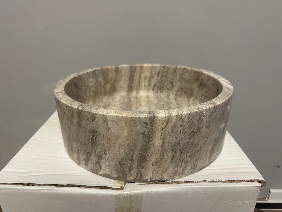 Vindem lavoare din piatra naturala