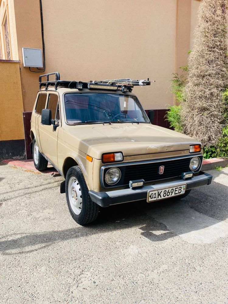 Niva 2121 4x4 sotiladi