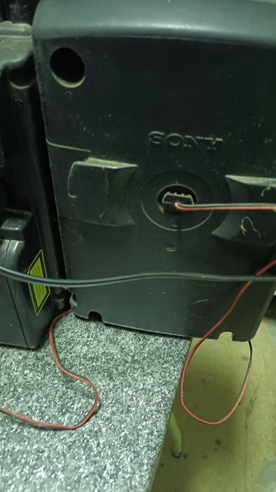 Urgent Radio casetofon - cd Sony  se aude  tare functional detali jos