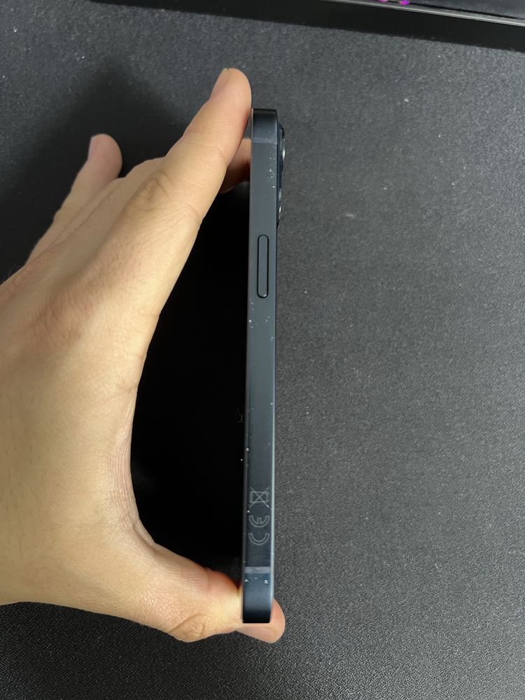 Продавам IPhone 13 128Gb Midnight използван