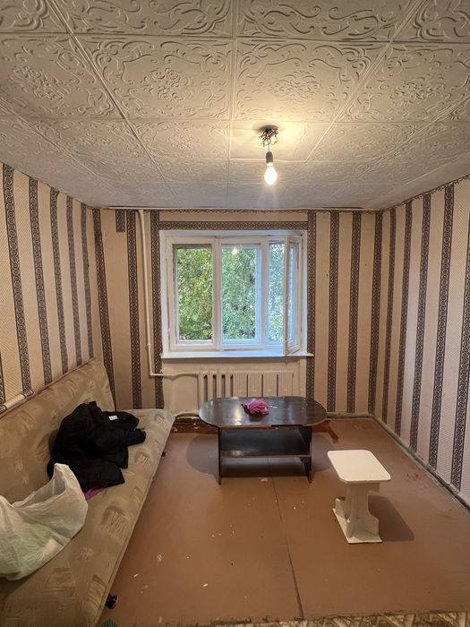 Продам Общежитья ! 1 Ком.  +кладовка мальенкая.