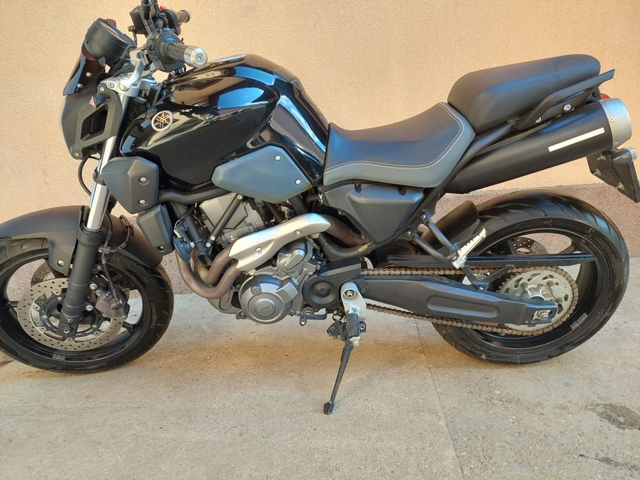 Motocicleta Yamaha MT03