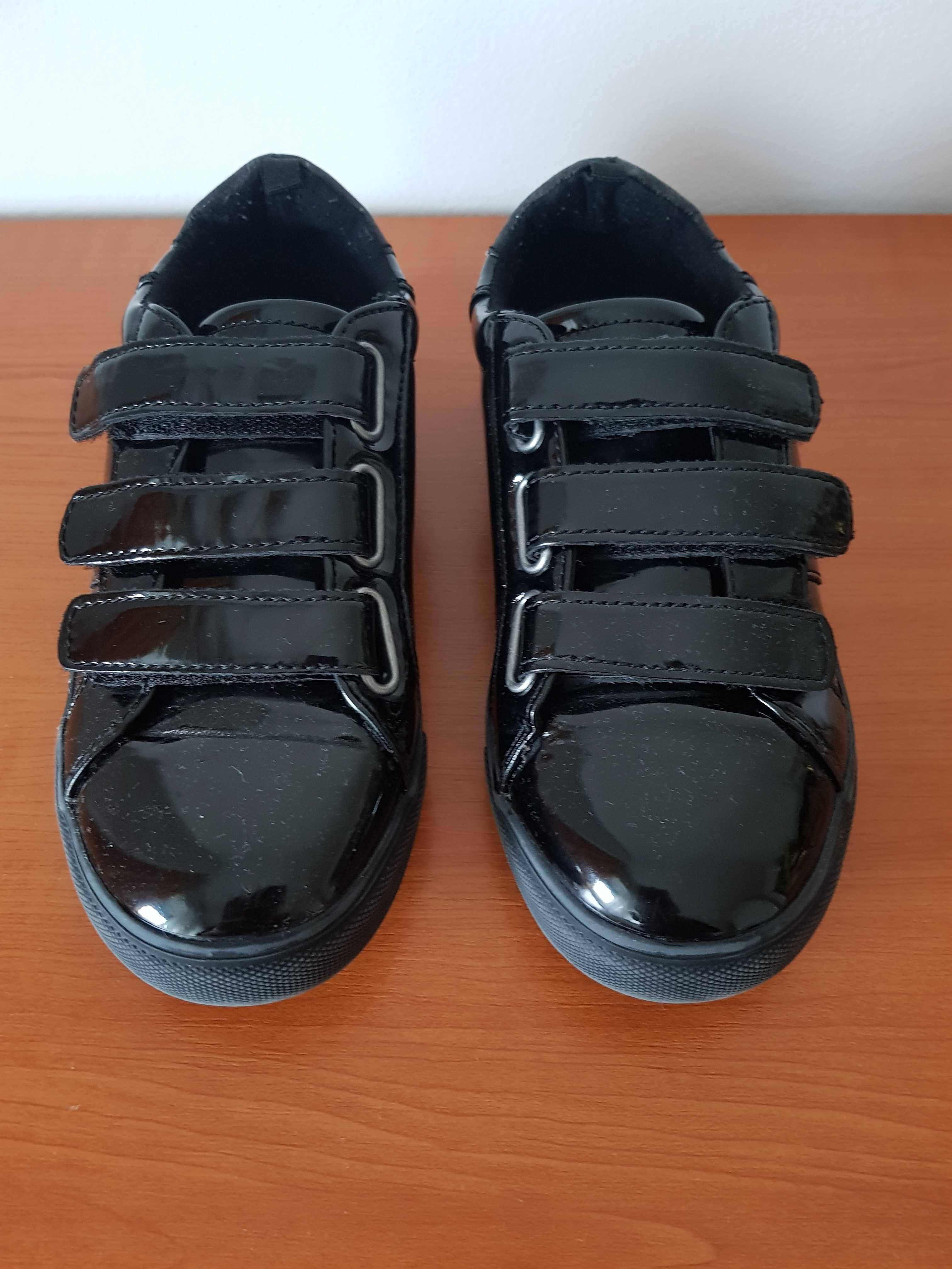 Pantofi negri piele lac cu scai 37 (22,5 cm)