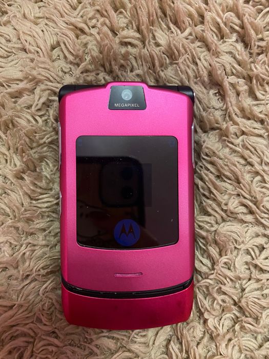Ретро Motorola Razr Телефон с Капаче (Розов)
