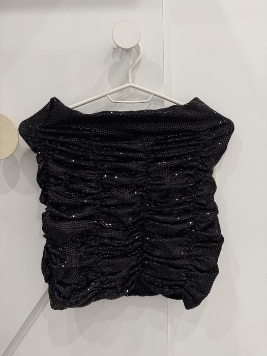 Пола черна и боди