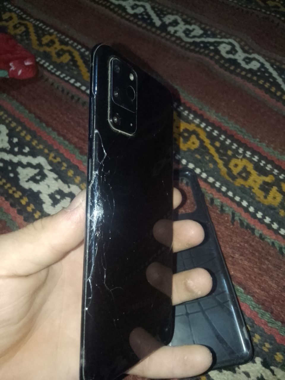 Samsung S20plus  sotiladi Iphonega obem