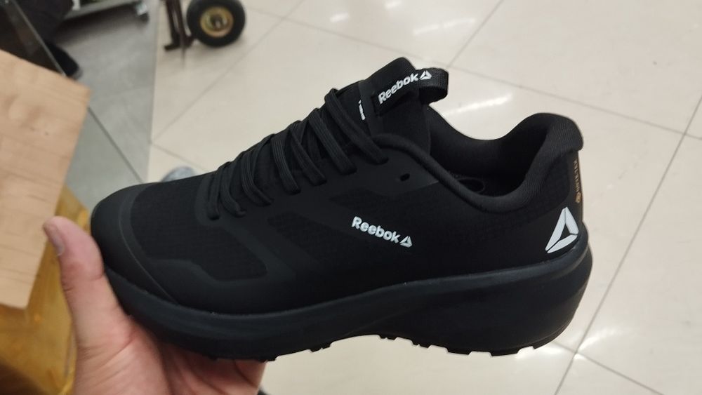 Zimniy krasovkalar barcha razmerlari bor yangi