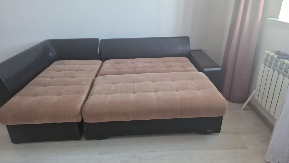 Продаем диван в отличном состгяний