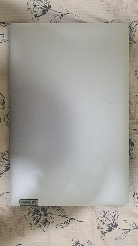 Lenovo Noutbuk sotiladi