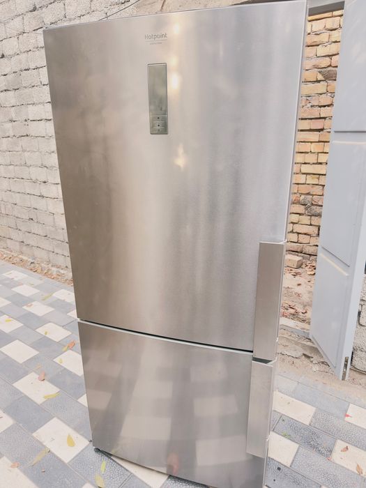 Продается холодильник  Hotpoint не рабочий
